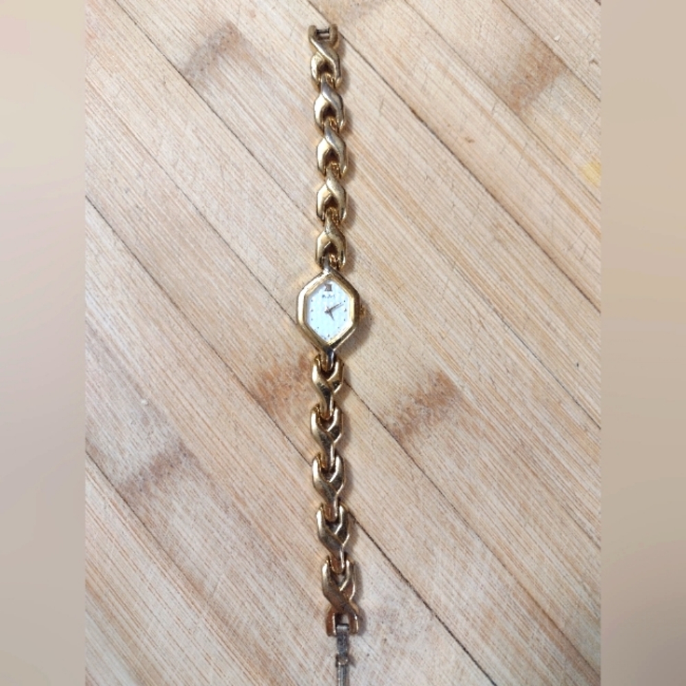 Women's Pulsar Gold Tone Watch